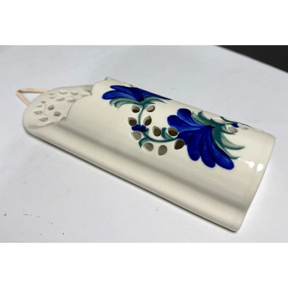Vintage Ceramic Wall Pocket Vase Blue Floral Design Hanging Planter - Picture 3 of 7